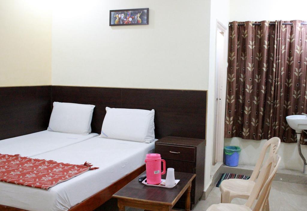 Hotel Sahasra Residency Tirupati Ruang foto