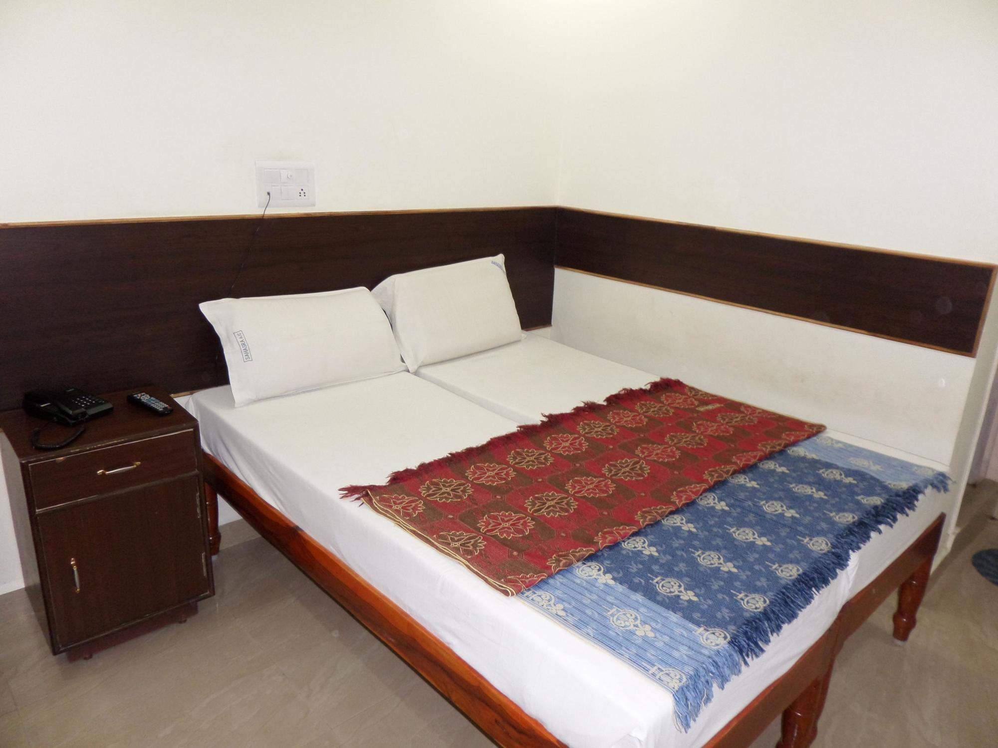 Hotel Sahasra Residency Tirupati Bagian luar foto