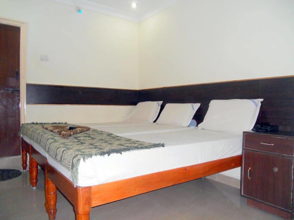 Hotel Sahasra Residency Tirupati Bagian luar foto